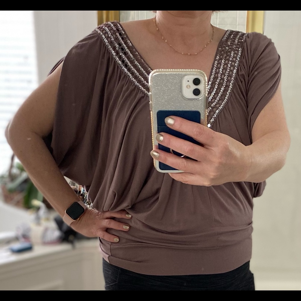 “Twenty one” Beautiful Top size small perfect for night out or holiday parties